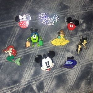 8 disney pins